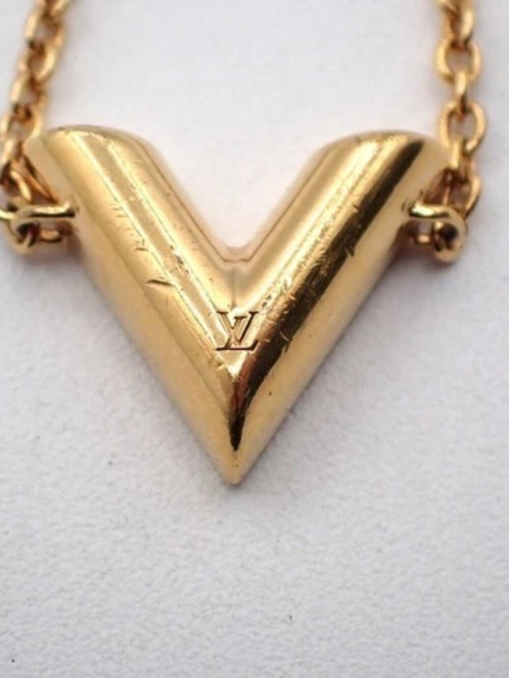 LOUIS VUITTON LV Logo Essential V Bracelet Gold-Plated Italy M61084 36RL847 - Picture 2 of 13
